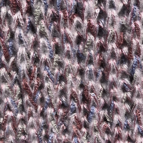 Lavender knitted scarf. - Picture 2 of 4